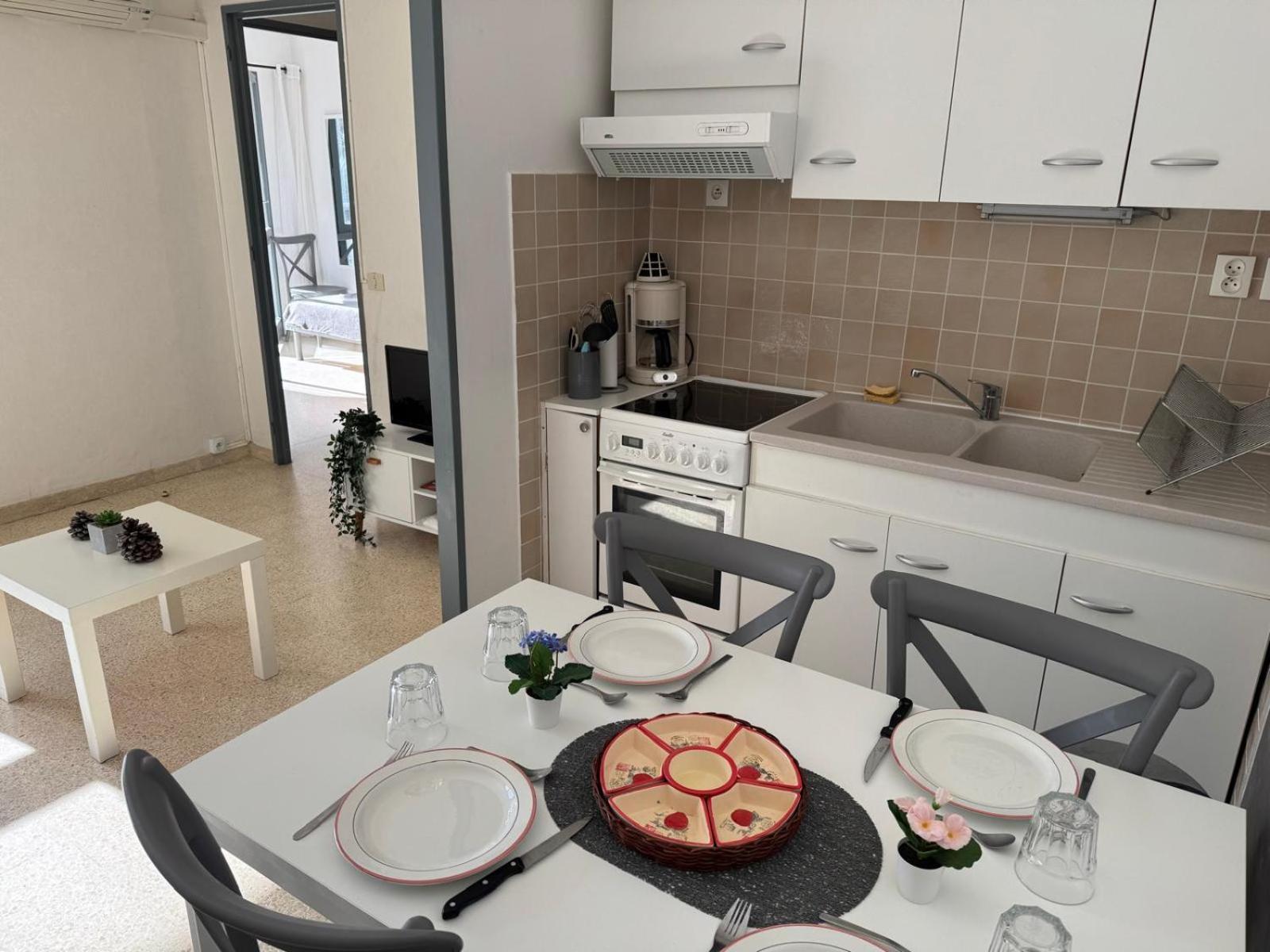 Sol-Y-Days Goelette: Charming Ground Floor Apartment with Parking Near City Center and Beach Le Grau-du-Roi Exterior photo