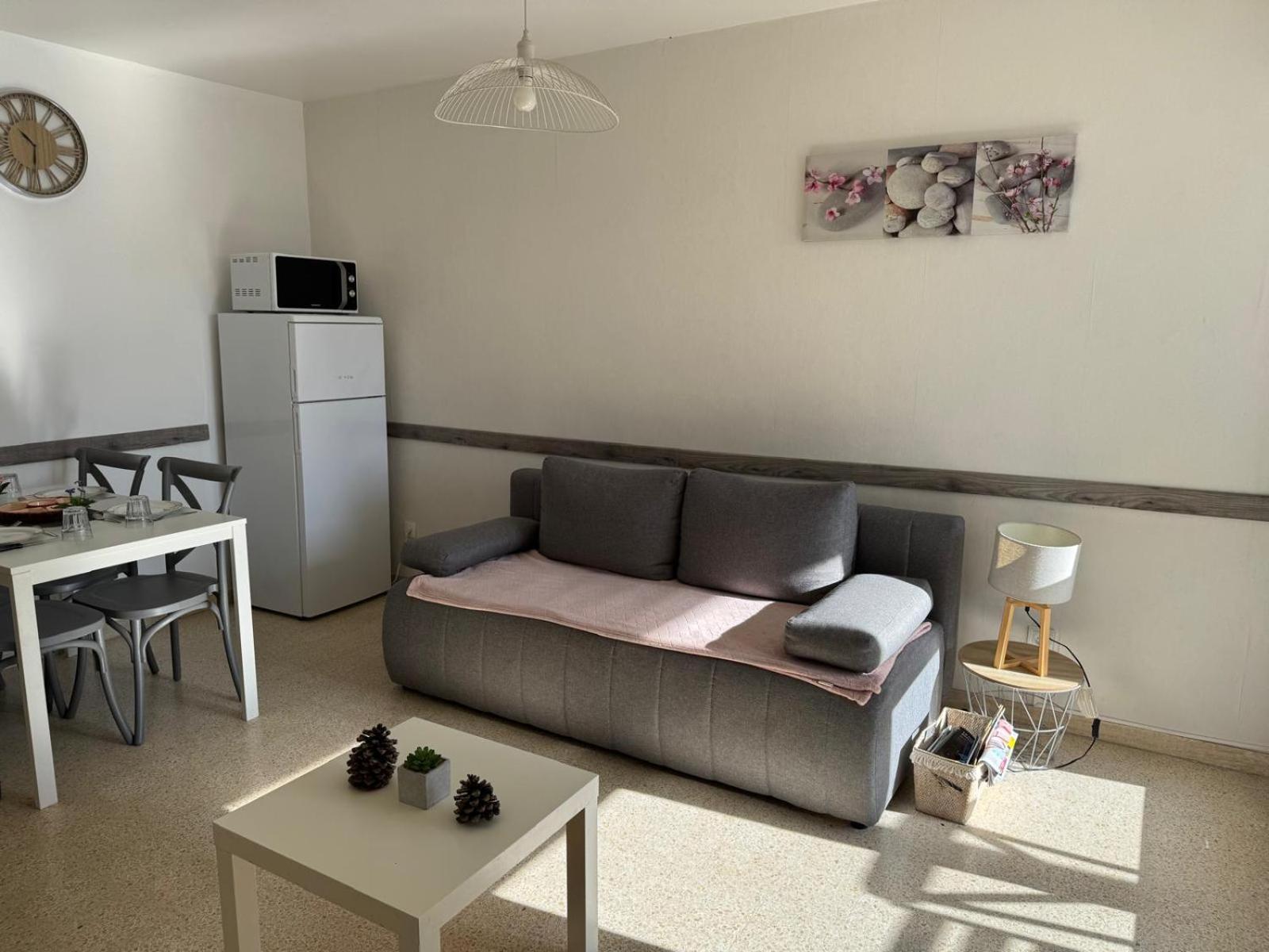 Sol-Y-Days Goelette: Charming Ground Floor Apartment with Parking Near City Center and Beach Le Grau-du-Roi Exterior photo