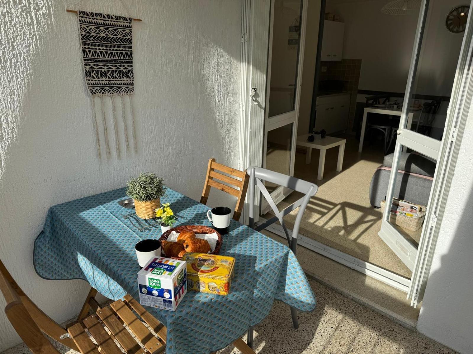 Sol-Y-Days Goelette: Charming Ground Floor Apartment with Parking Near City Center and Beach Le Grau-du-Roi Exterior photo