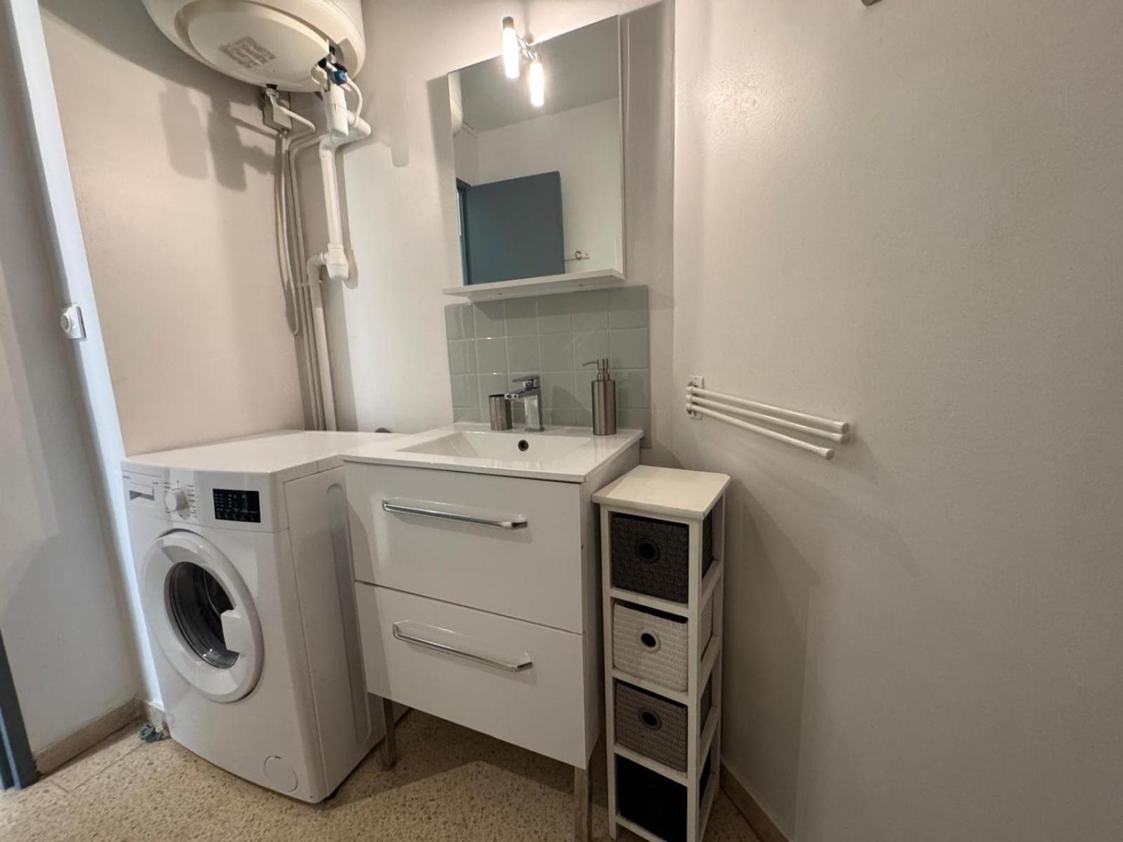 Sol-Y-Days Goelette: Charming Ground Floor Apartment with Parking Near City Center and Beach Le Grau-du-Roi Exterior photo